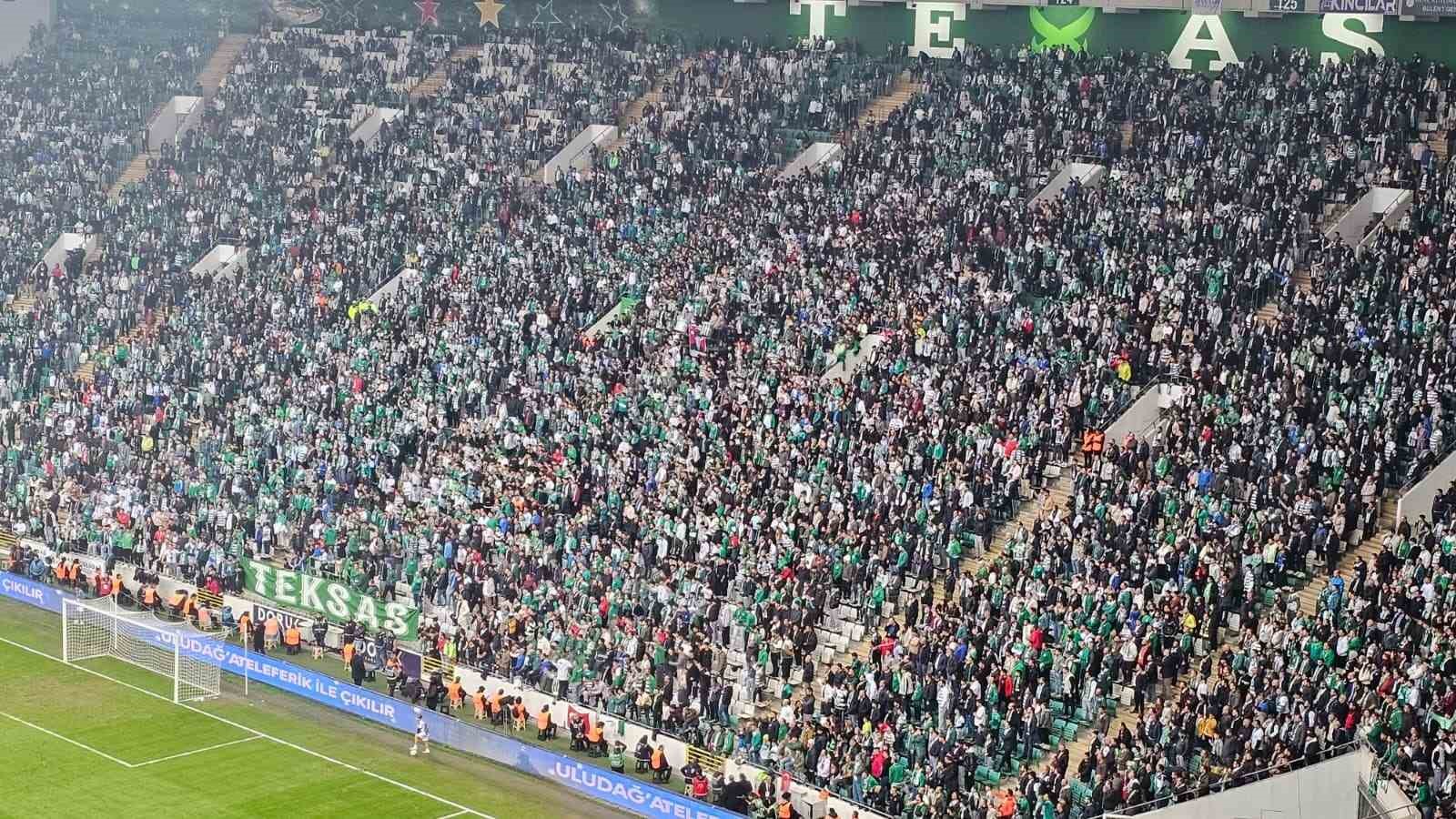 bursaspor taraftari tribune uzak kaldi 0
