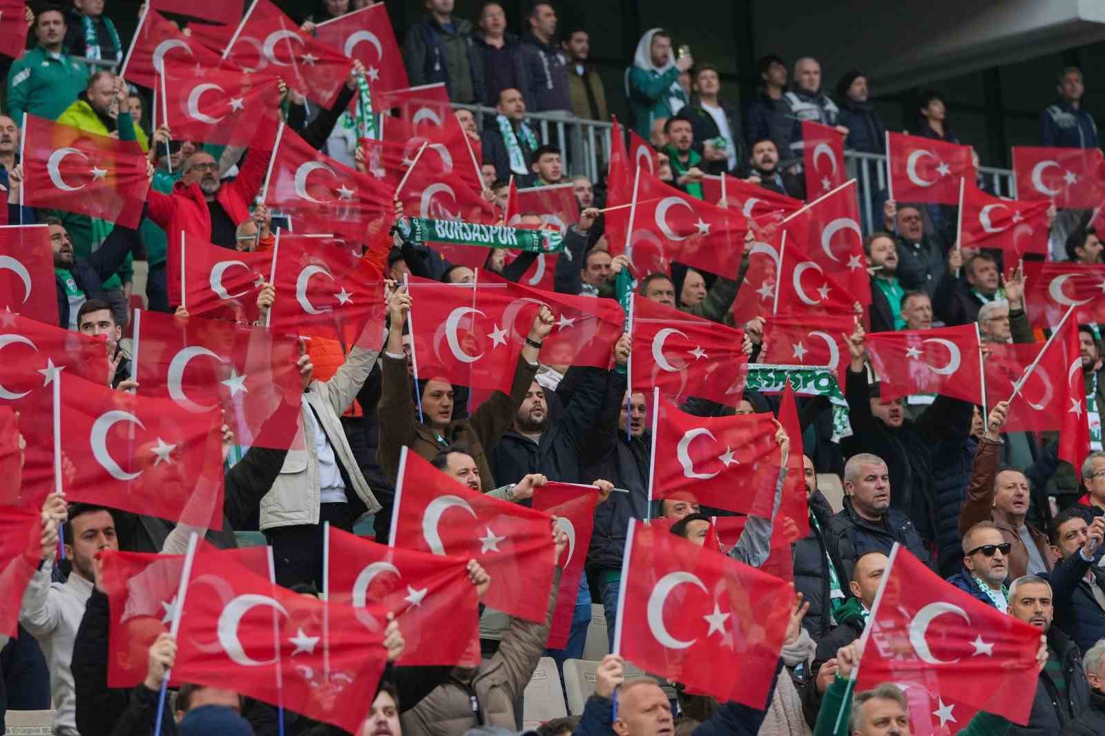 Bursaspor tribünleri Türk bayraklarıyla donatıldı 7 bursaspor tribunleri turk bayraklariyla donatildi 3 XrFhnVgc