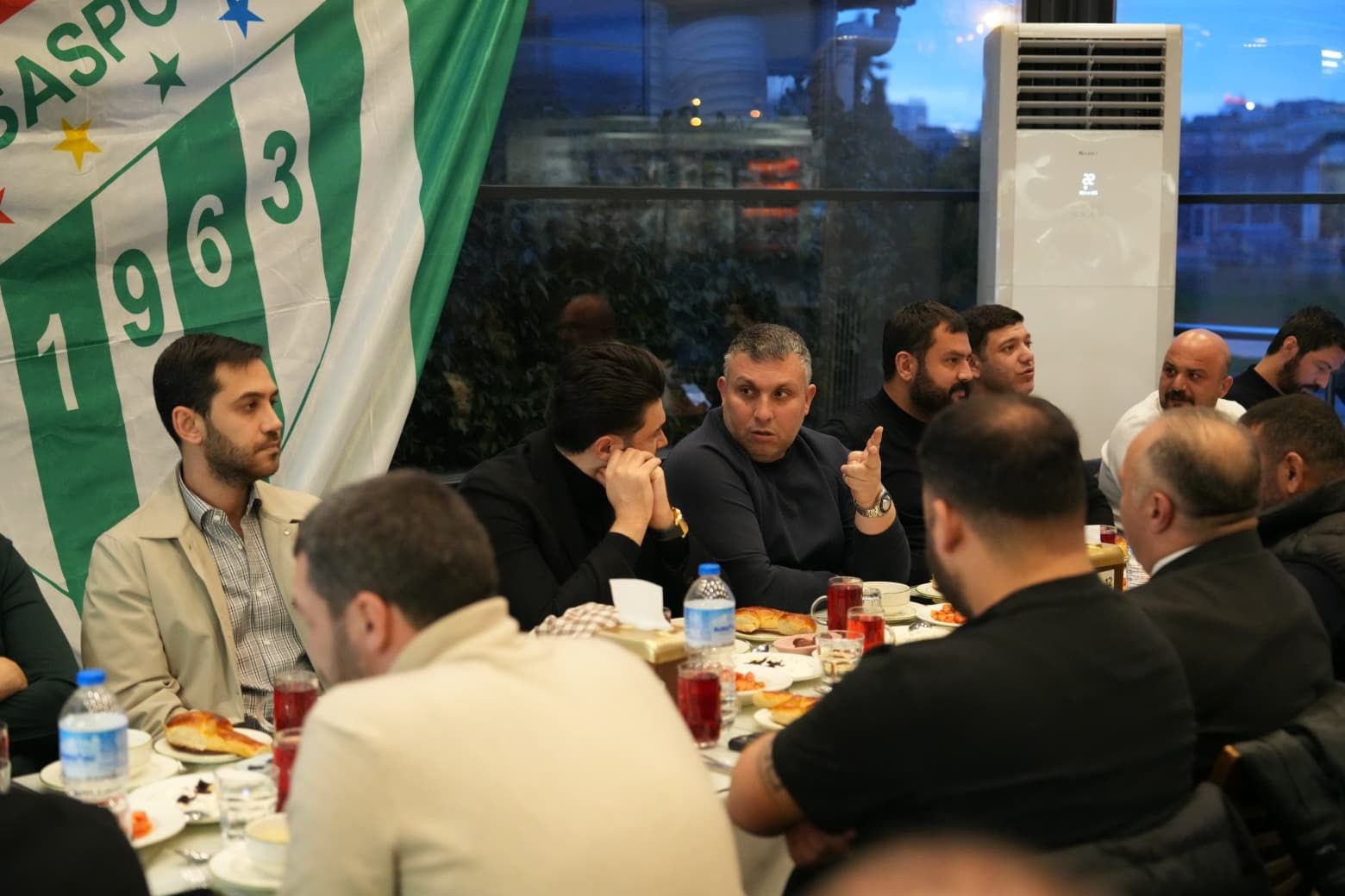 bursaspor ve mke ankaragucu iftar sofrasinda bulustu 0