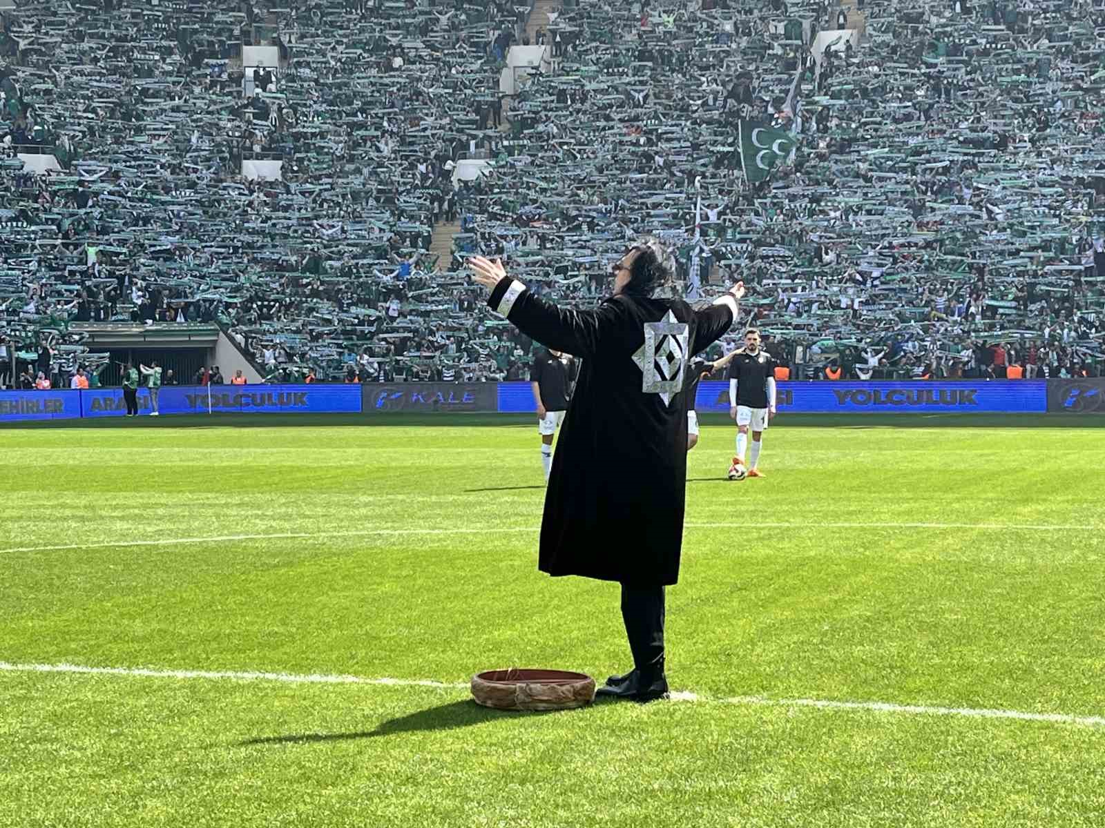 Bursaspor’a Gökhan Kırdar’dan özel beste sözü 5 bursaspora gokhan kirdardan ozel beste sozu 1 qiRAsXse