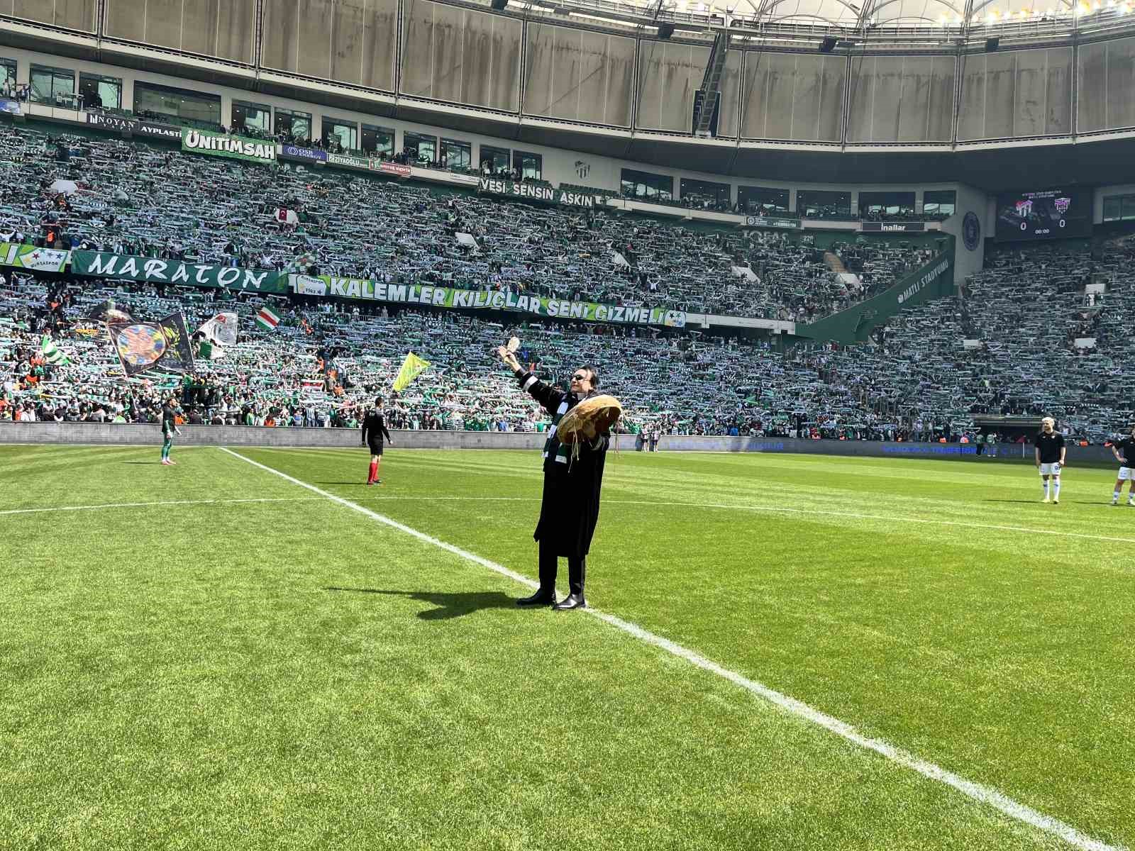Bursaspor’a Gökhan Kırdar’dan özel beste sözü 6 bursaspora gokhan kirdardan ozel beste sozu 2 BKZH9v4B