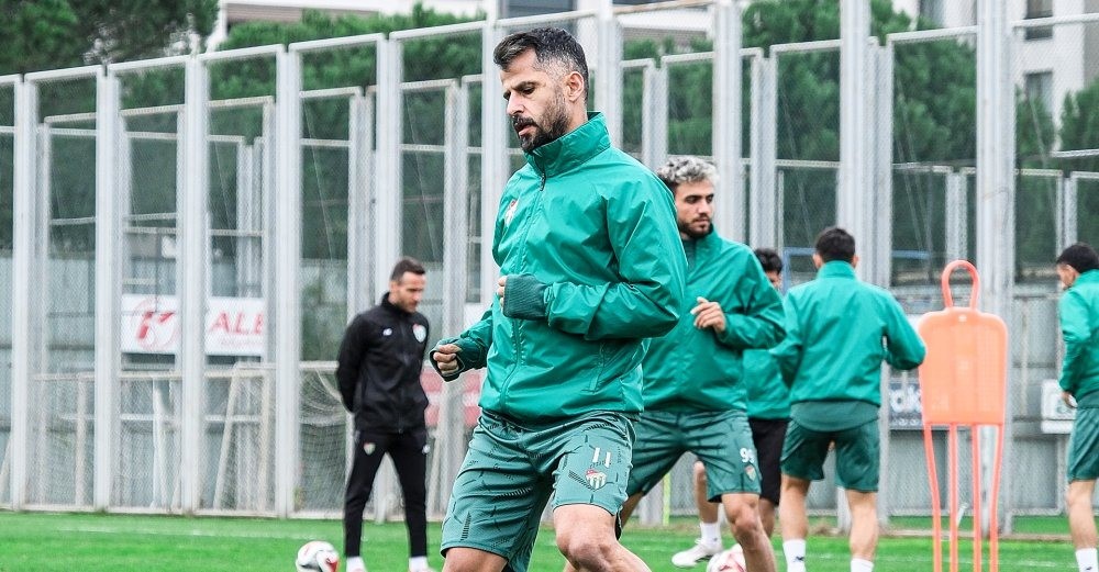 Bursaspor’da hazırlıklar sürüyor 4 bursasporda hazirliklar suruyor 0