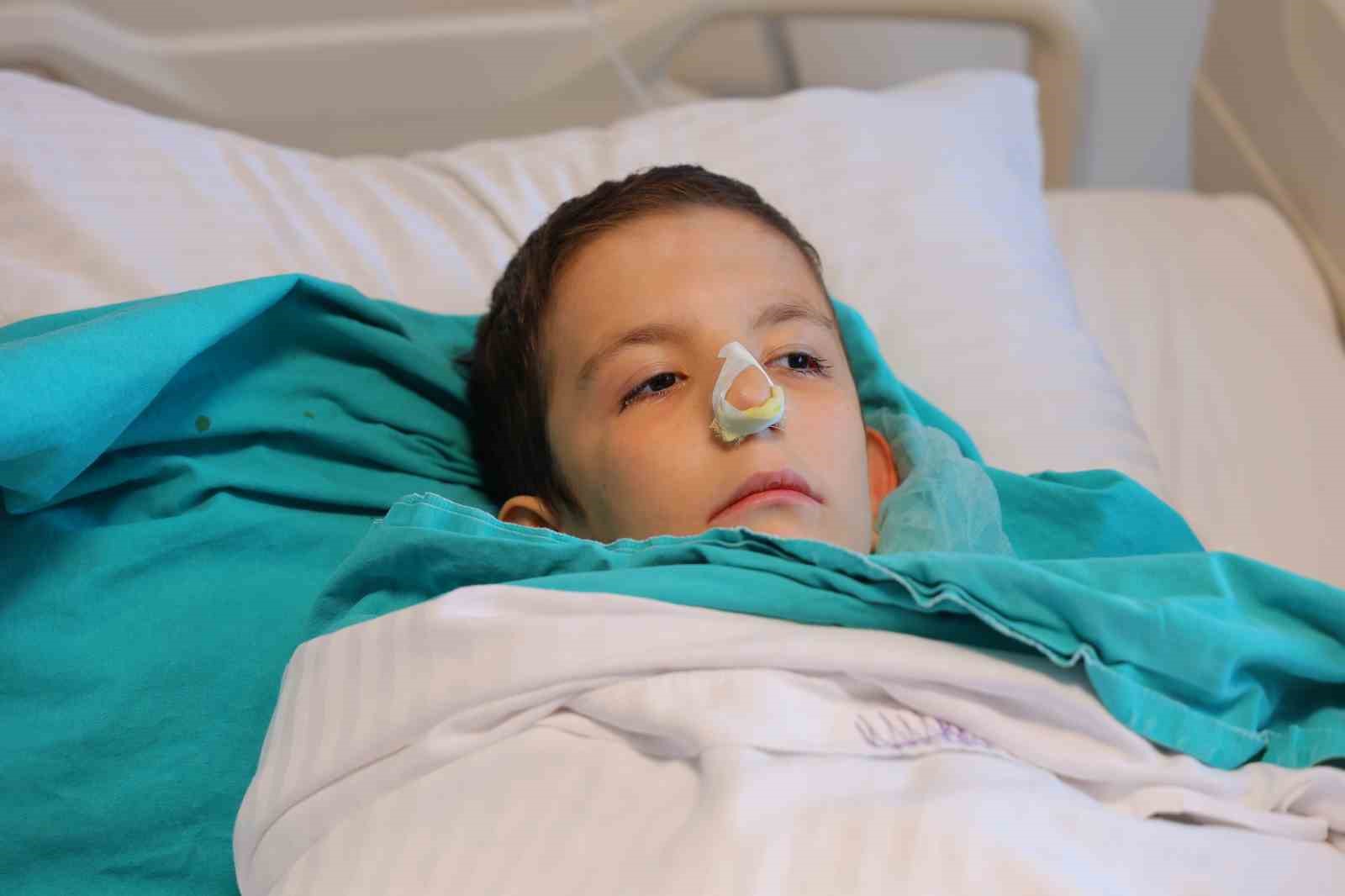 Burun tıkanıklığı ve işitme kaybı şikayetiyle gitti, ameliyatta dev bir polip çıkartıldı 5 burun tikanikligi ve isitme kaybi sikayetiyle gitti ameliyatta dev bir polip cikartildi 1 3sTASHze