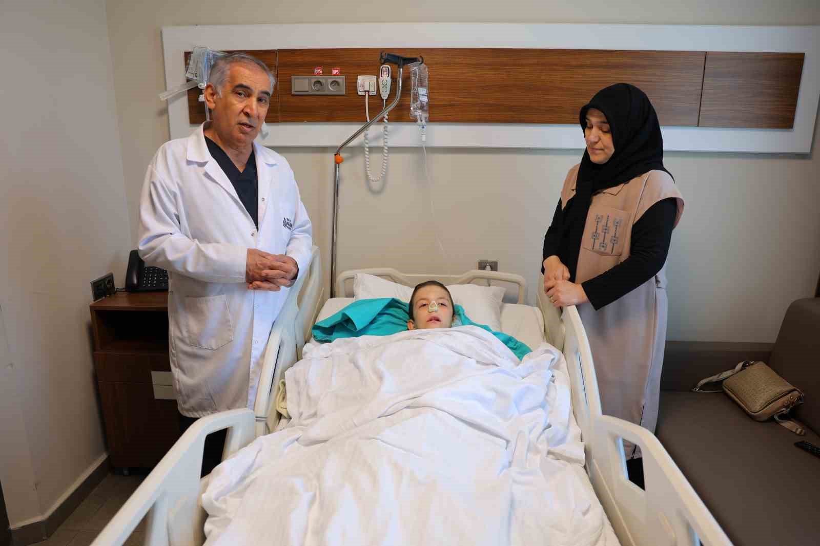 Burun tıkanıklığı ve işitme kaybı şikayetiyle gitti, ameliyatta dev bir polip çıkartıldı 6 burun tikanikligi ve isitme kaybi sikayetiyle gitti ameliyatta dev bir polip cikartildi 2 1huYgwr3