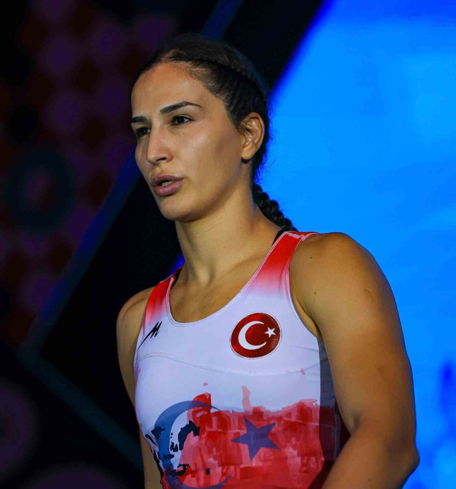 buse tosun cavusoglu zagreb openda finale yukseldi 2 HVfc9iNK