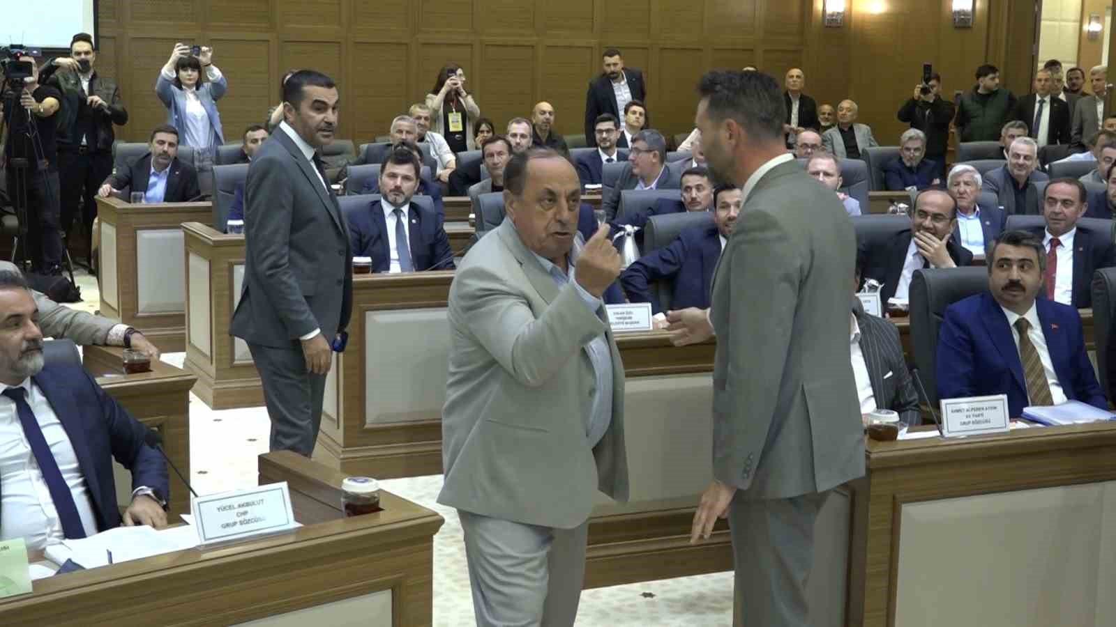 BUSKİ Genel Kurulu’nda gergin anlar 5 buski genel kurulunda gergin anlar 1 XpUDkRSe