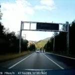 butun-trafik-kurallarini-hice-sayan-surucu-goruntulendi-hFRn9Pd7.jpg