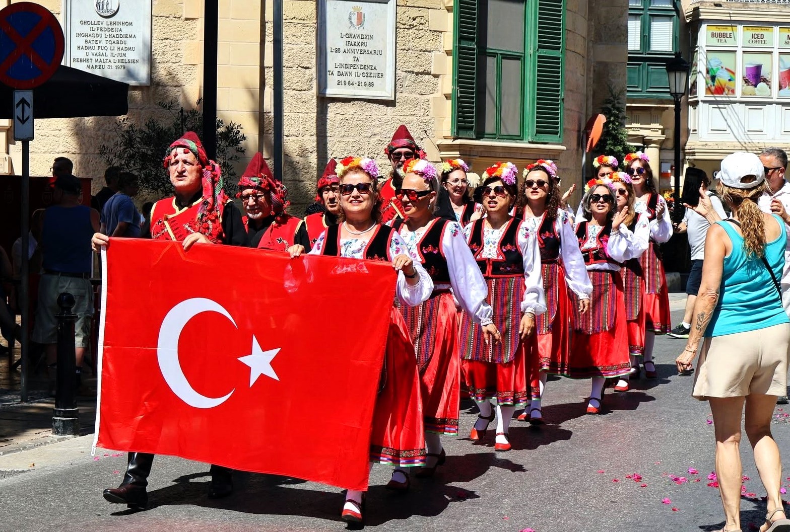 buu halk oyunlari grubu maltada bir ilke imza atti 1 2WKuAfz4