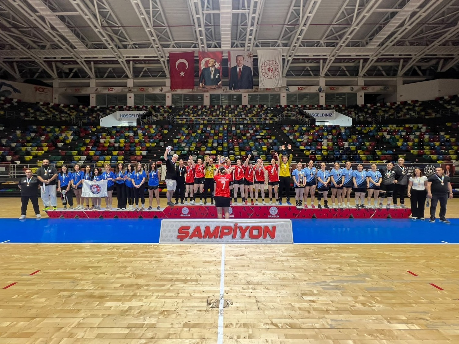 buu kadin hentbol takimi turkiye sampiyonu oldu 2 vHXJm9q5