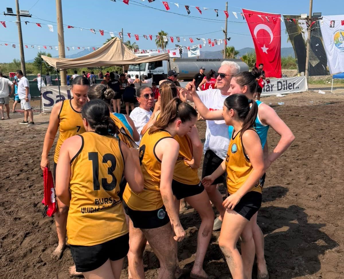 buu kadin hentbol takimindan cifte gurur 0 gYuiFYfK