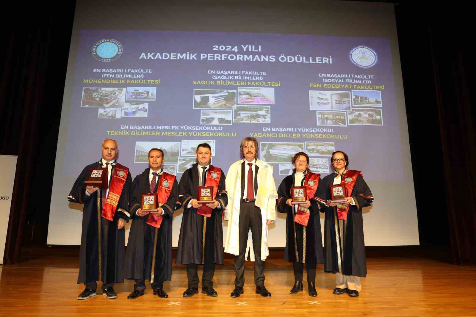 buude 2024 yili akademik performans odulleri sahiplerini buldu 0 cmmJAHOX