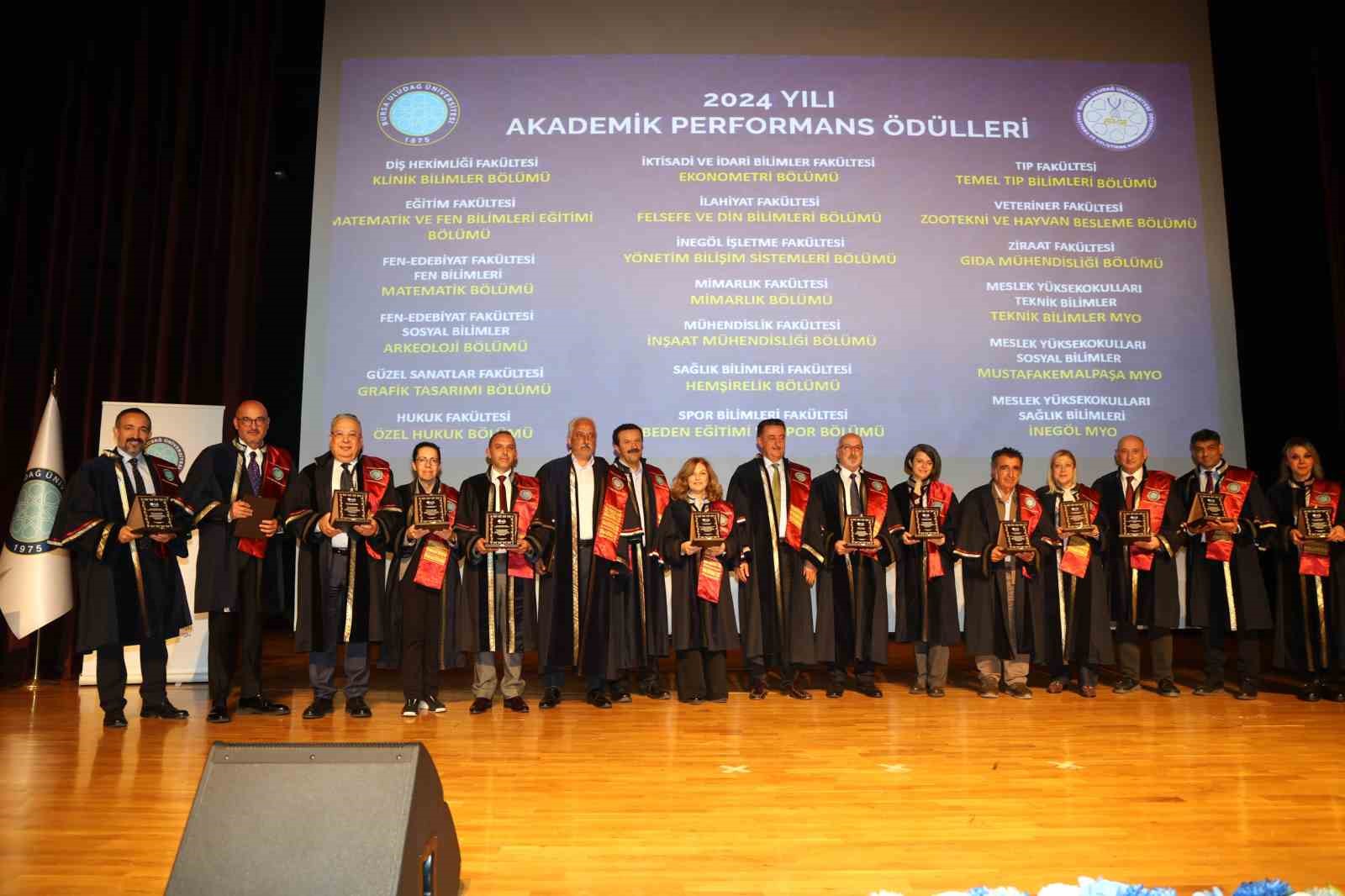 buude 2024 yili akademik performans odulleri sahiplerini buldu 1 RNQERQBL