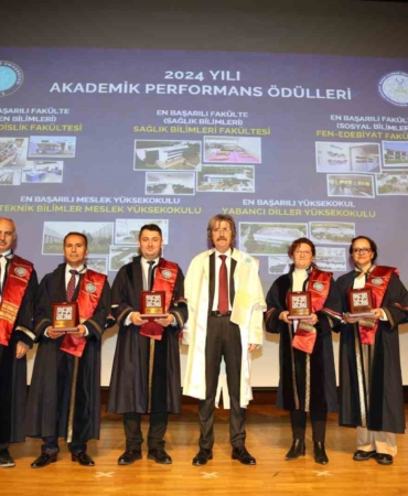 buude-2024-yili-akademik-performans-odulleri-sahiplerini-buldu-HxV166aA.jpg