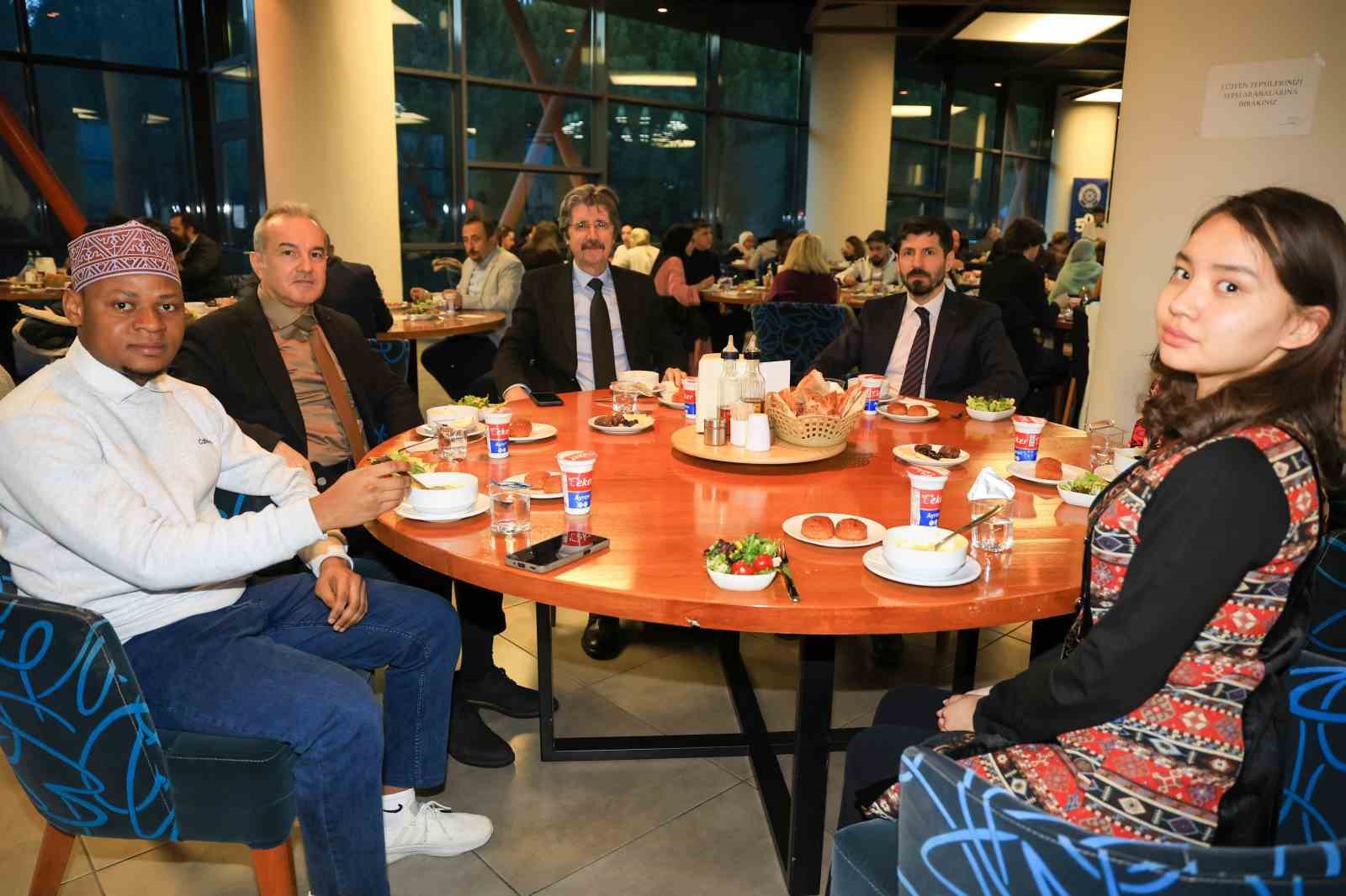 buude gonul cografyasi iftarda bulustu 4 PqSawm15