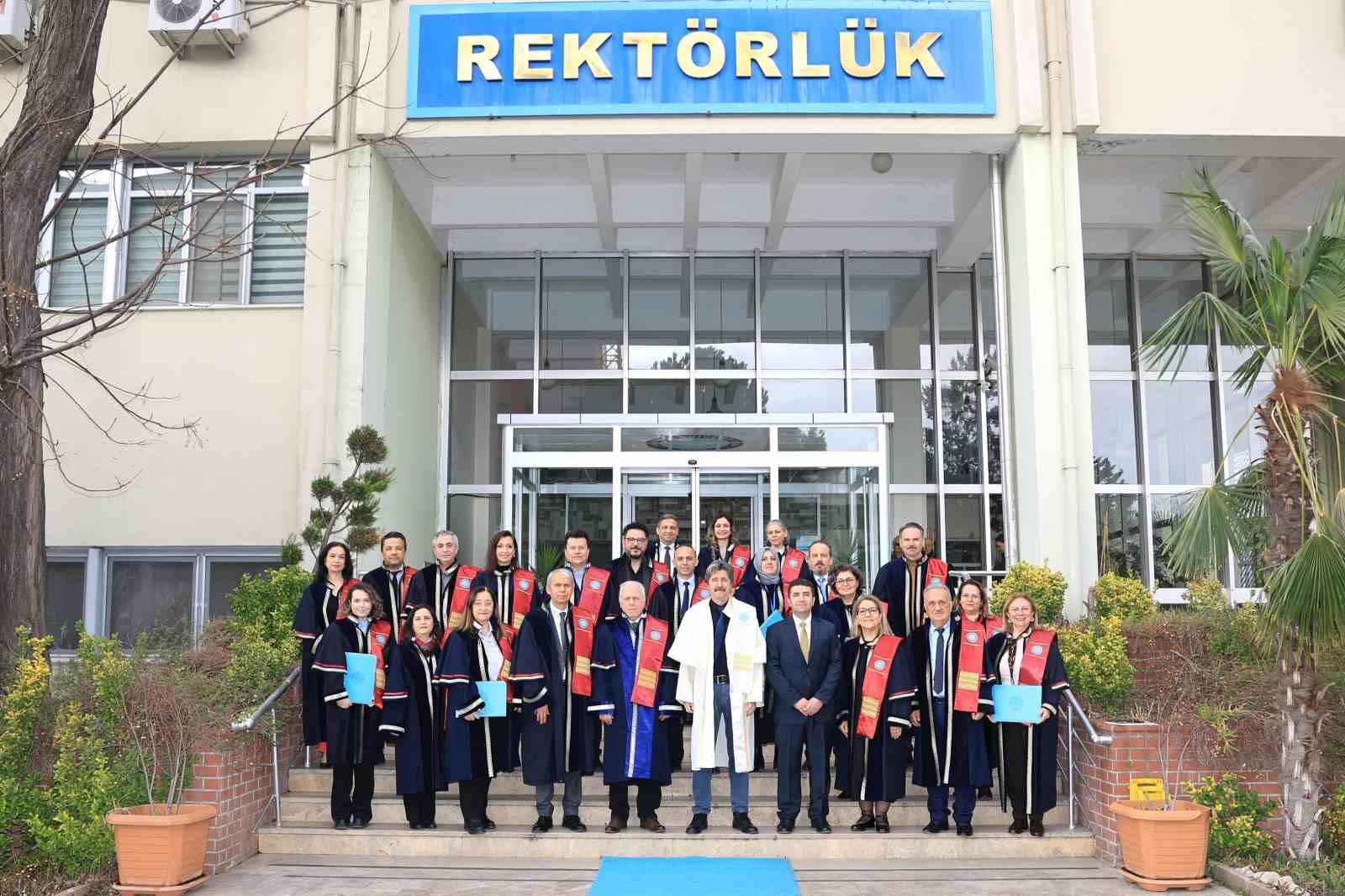 buude profesorluk belgeleri torenle takdim edildi 0 Wtw6bp4s