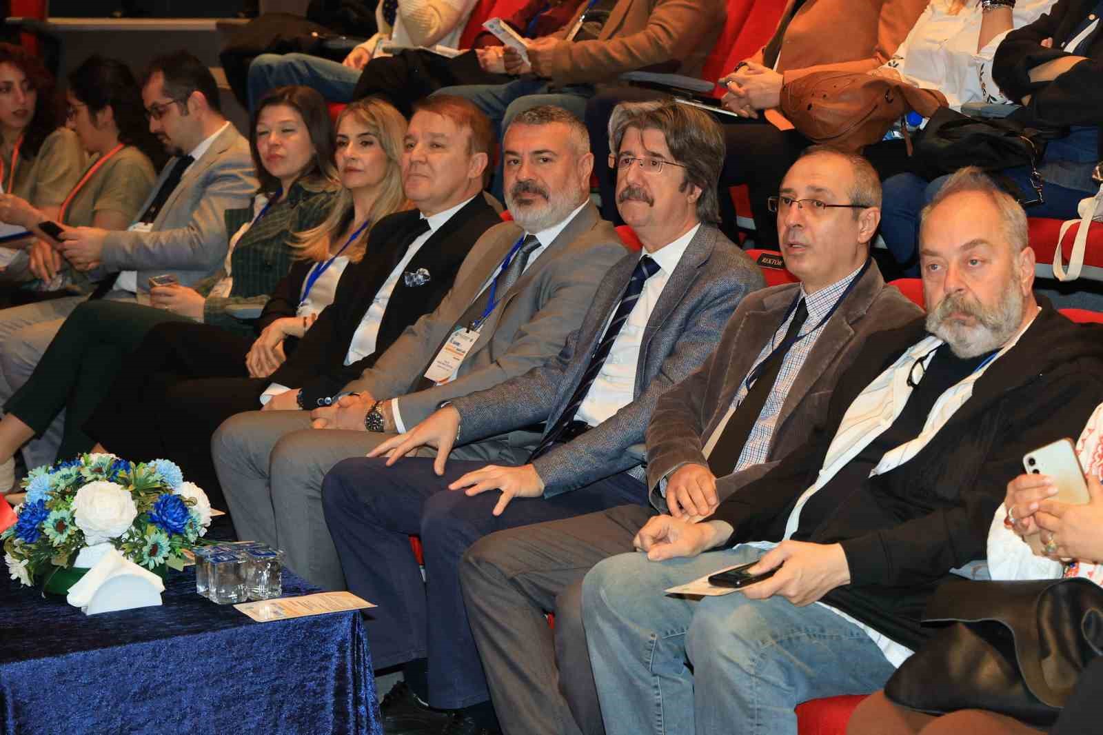 buude sanatin ve sanatcinin gelecegi mercek altina alindi 1 rMDsOsFX