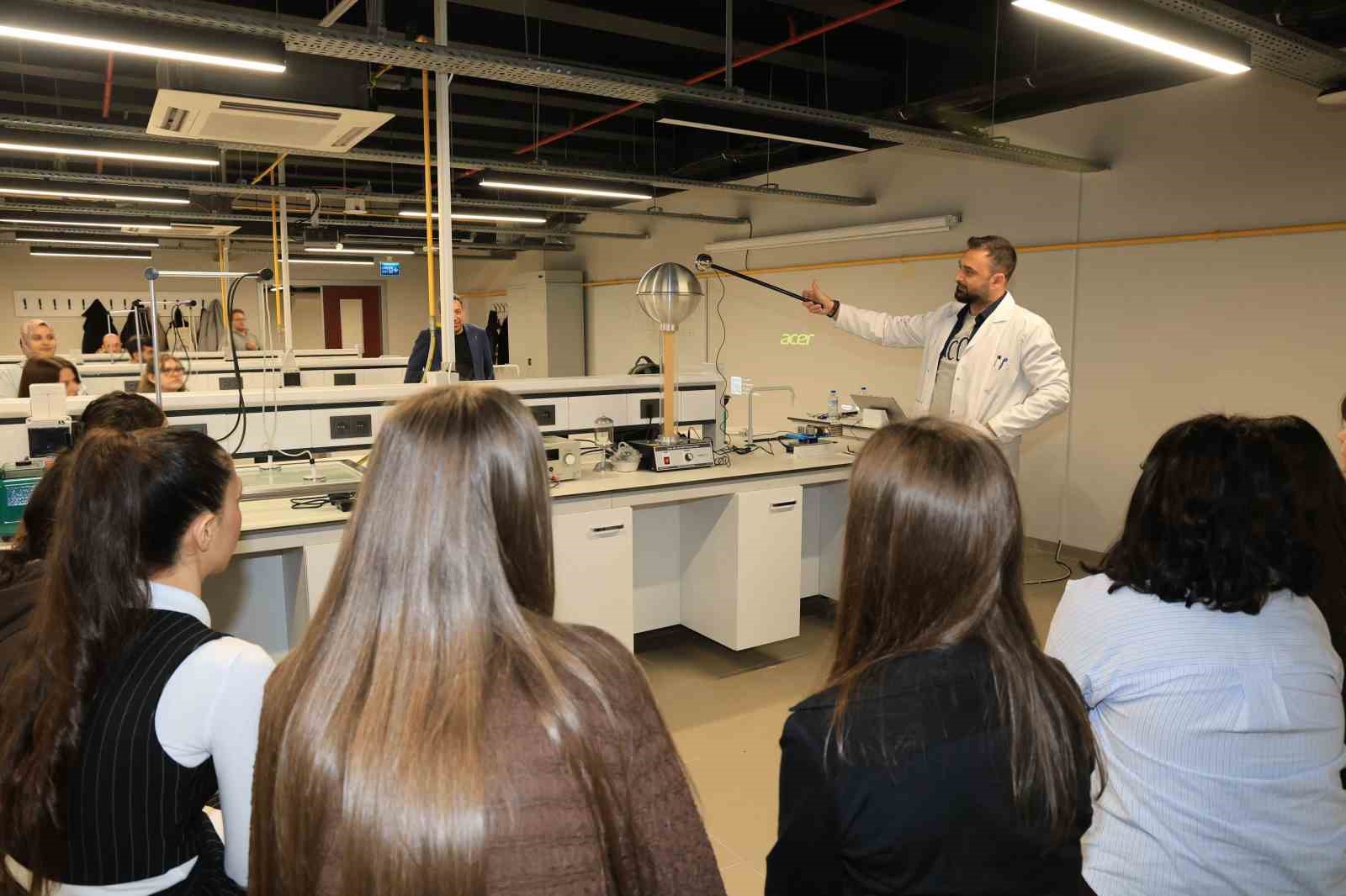 BUÜ’de ’Senin de Üniversiten’ projesi devam ediyor 4 buude senin de universiten projesi devam ediyor 0 myXSRjnM