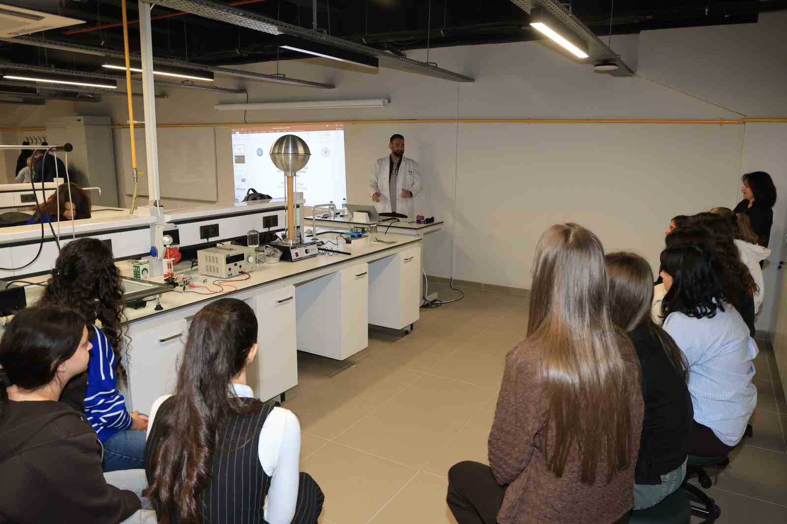BUÜ’de ’Senin de Üniversiten’ projesi devam ediyor 8 buude senin de universiten projesi devam ediyor 4 4aMGV2dD