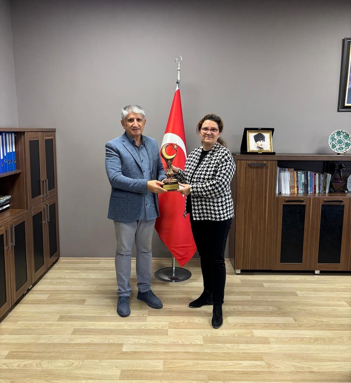buulu akademisyene turk dunyasi bilim odulu 3 1S24QNMs