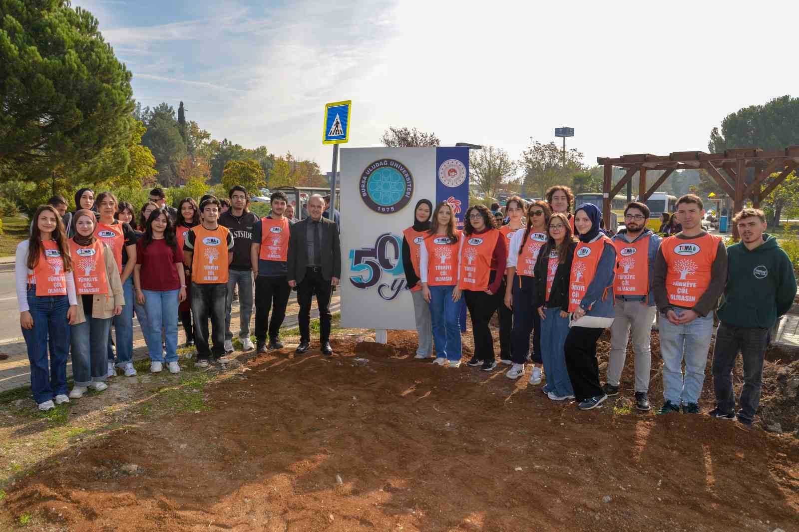 buunun 50 yil sokagi fidanlarla renklendirildi 0 nza8AJcr