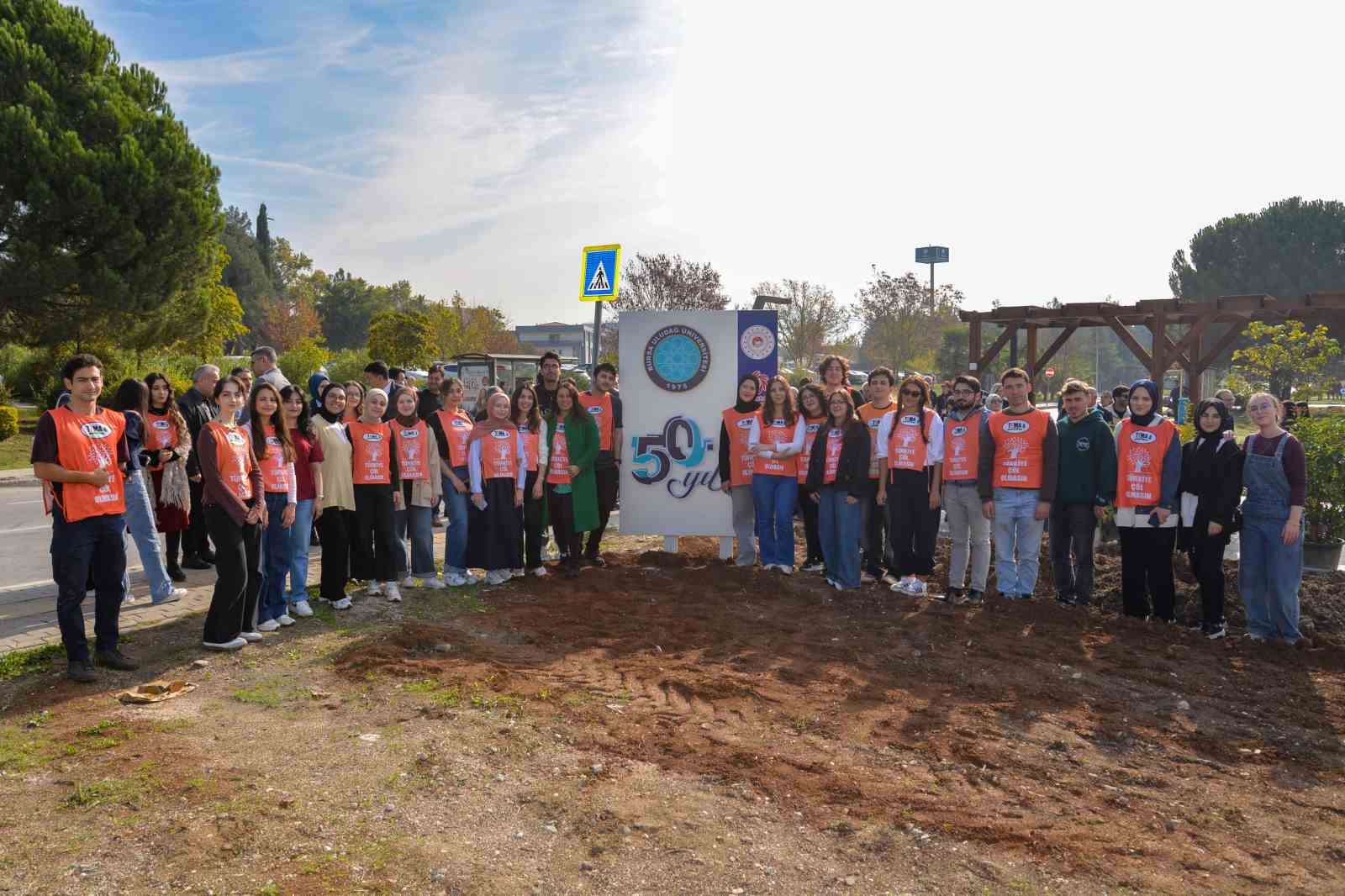 buunun 50 yil sokagi fidanlarla renklendirildi 1 iDHF8Z6z