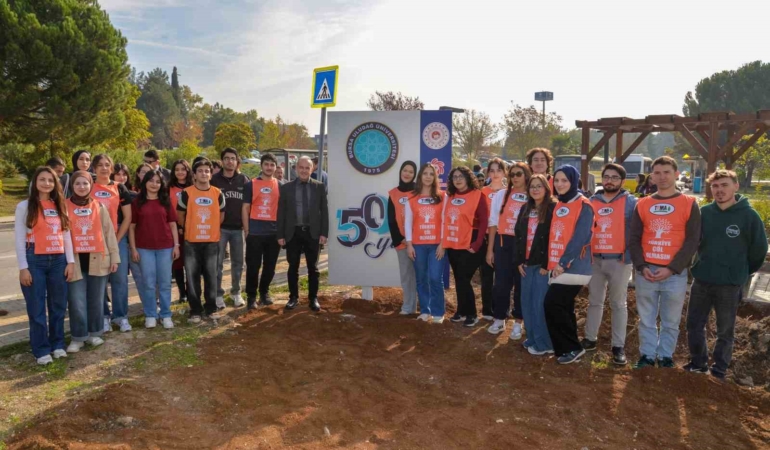 buunun-50-yil-sokagi-fidanlarla-renklendirildi-DTsqG46M.jpg