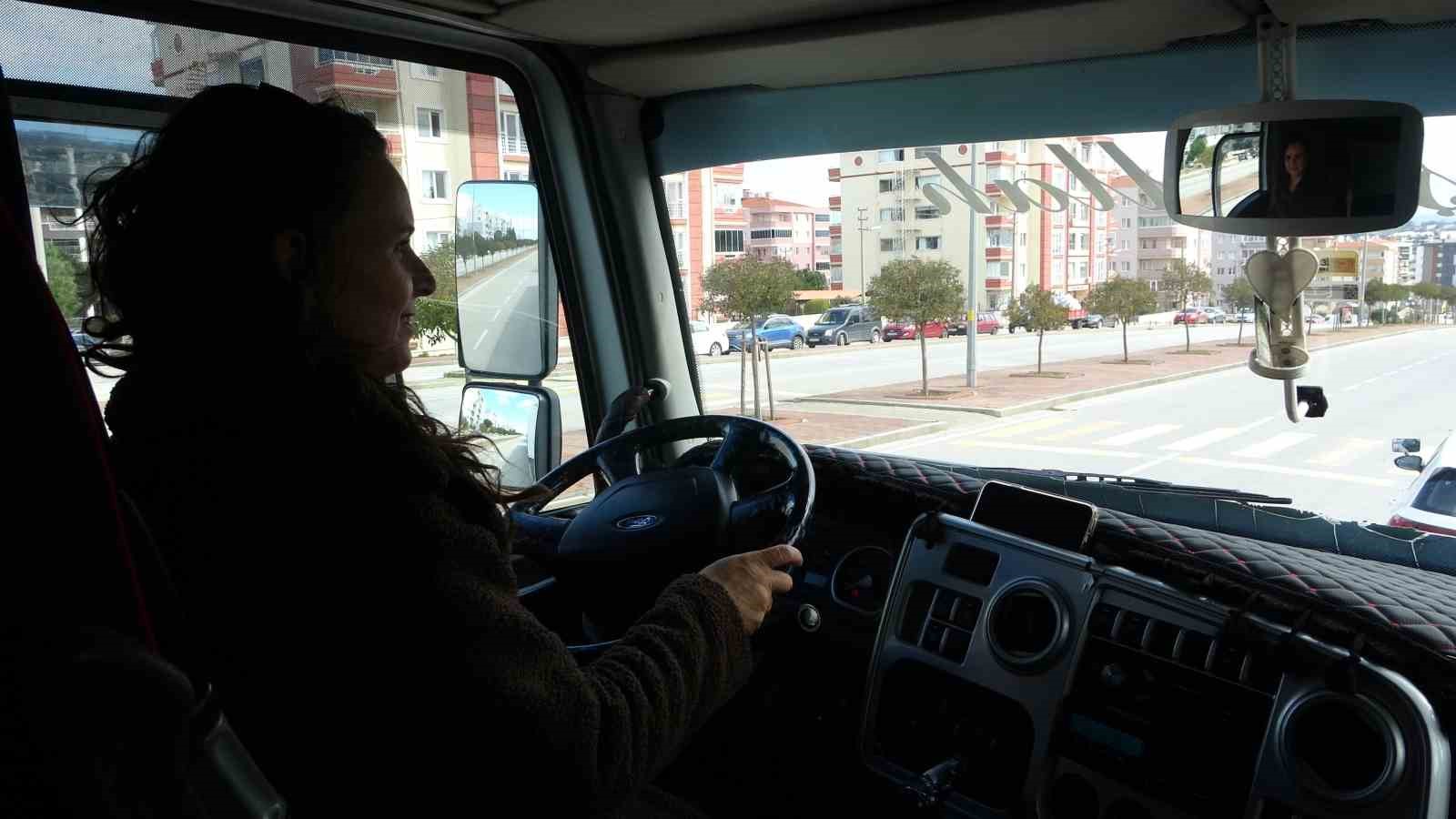 buyuk araclara kucuklugunden beri hayranlik duyan buket 3 yildir agir vasita egitmenligi yapiyor 3
