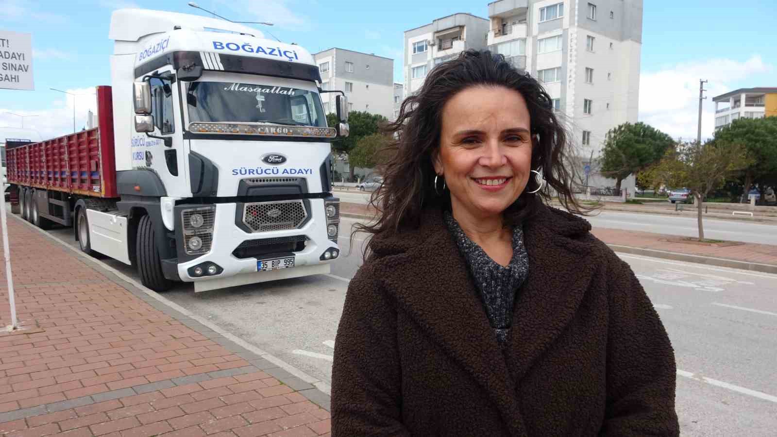 buyuk araclara kucuklugunden beri hayranlik duyan buket 3 yildir agir vasita egitmenligi yapiyor 6 aZ7twCdT