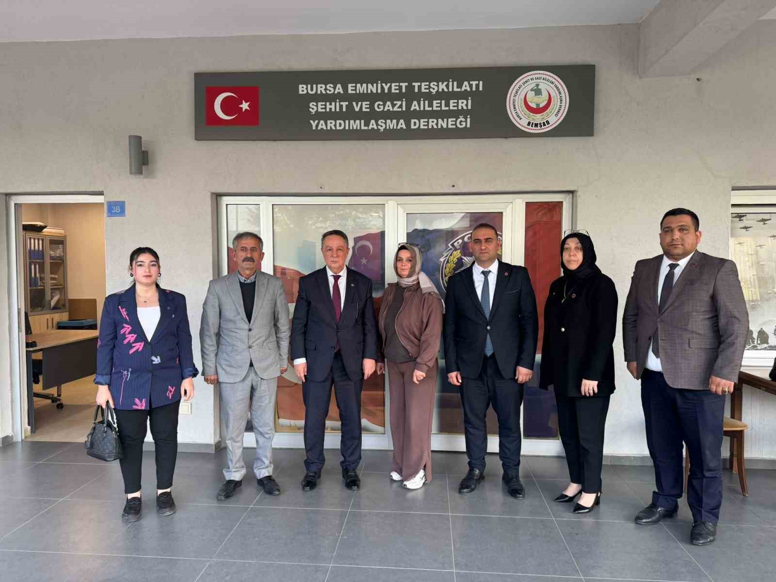 buyuk birlik partisinden sehit ve gazi aileleri derneklerine anlamli ziyaret 1 Ss4sUzgH