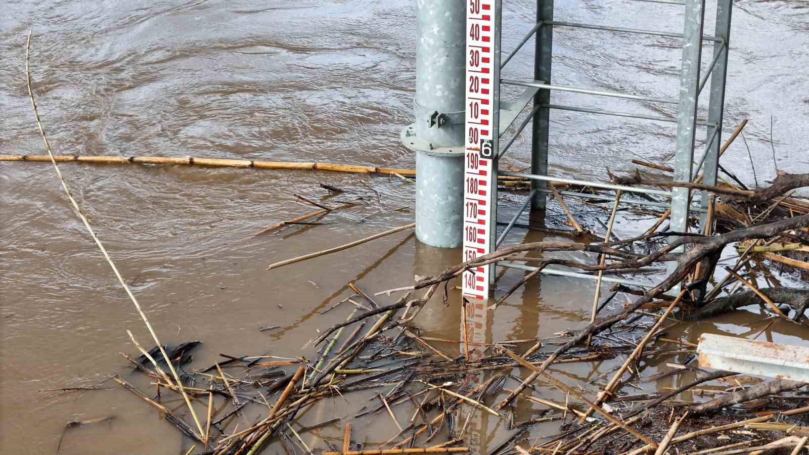 buyuk menderes nehri kopru seviyesine yukseldi 4 laNXfAZU