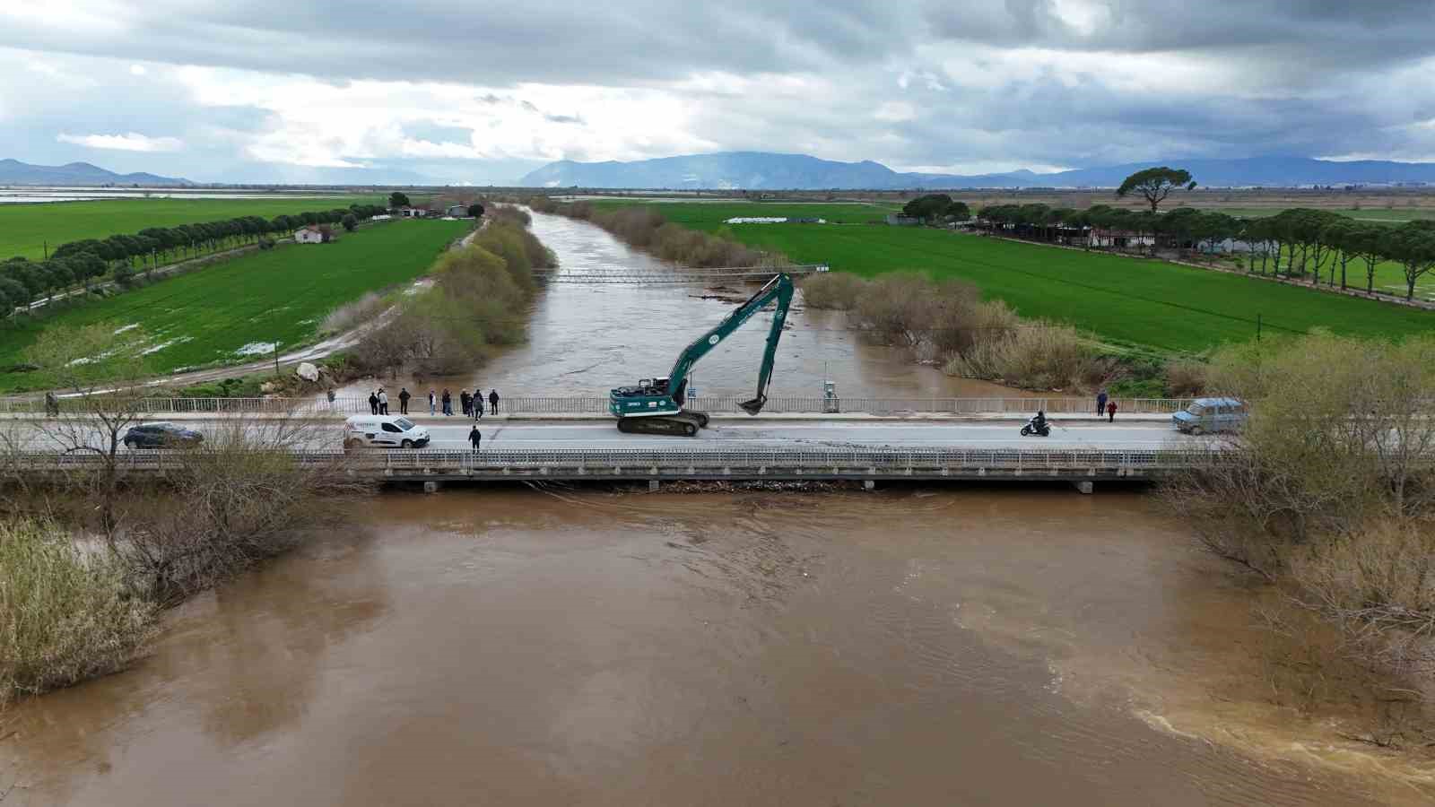 buyuk menderes nehri kopru seviyesine yukseldi 8 n6pzfHOu