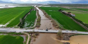 buyuk-menderes-nehri-kopru-seviyesine-yukseldi-wj5NgJvp.jpg