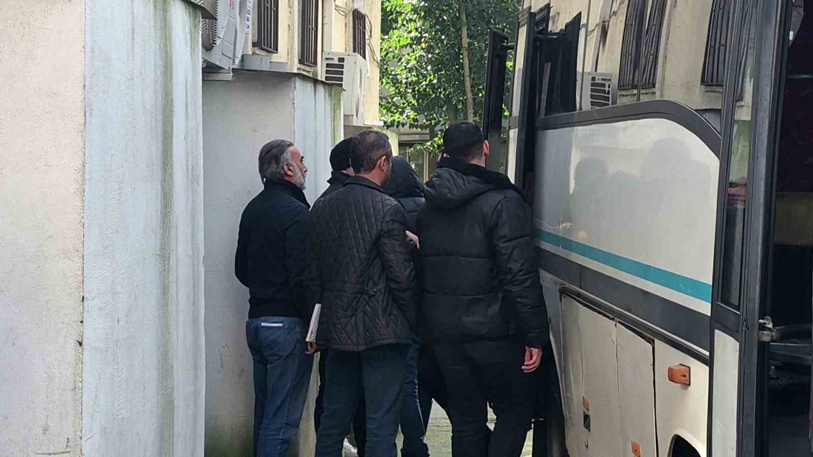 Büyükçekmece Adliyesi’ndeki altın ve gümüş soygununa ilişkin 13 şüpheli adliyede 4 buyukcekmece adliyesindeki altin ve gumus soygununa iliskin 13 supheli adliyede 0