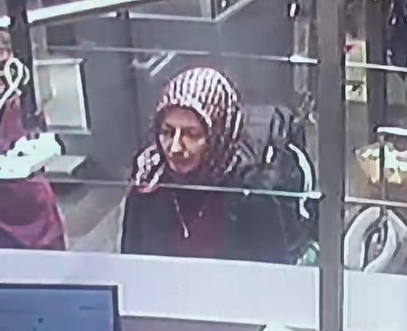 buyukcekmece adliyesindeki hirsizlik olayi firarisi erdal timurtas ve esinin yurt disina kacis goruntuleri ortaya QWmHf4Bv