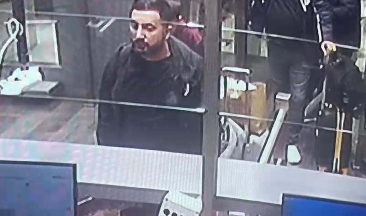 buyukcekmece adliyesindeki hirsizlik olayi firarisi erdal timurtas ve esinin yurt disina kacis goruntuleri ortaya