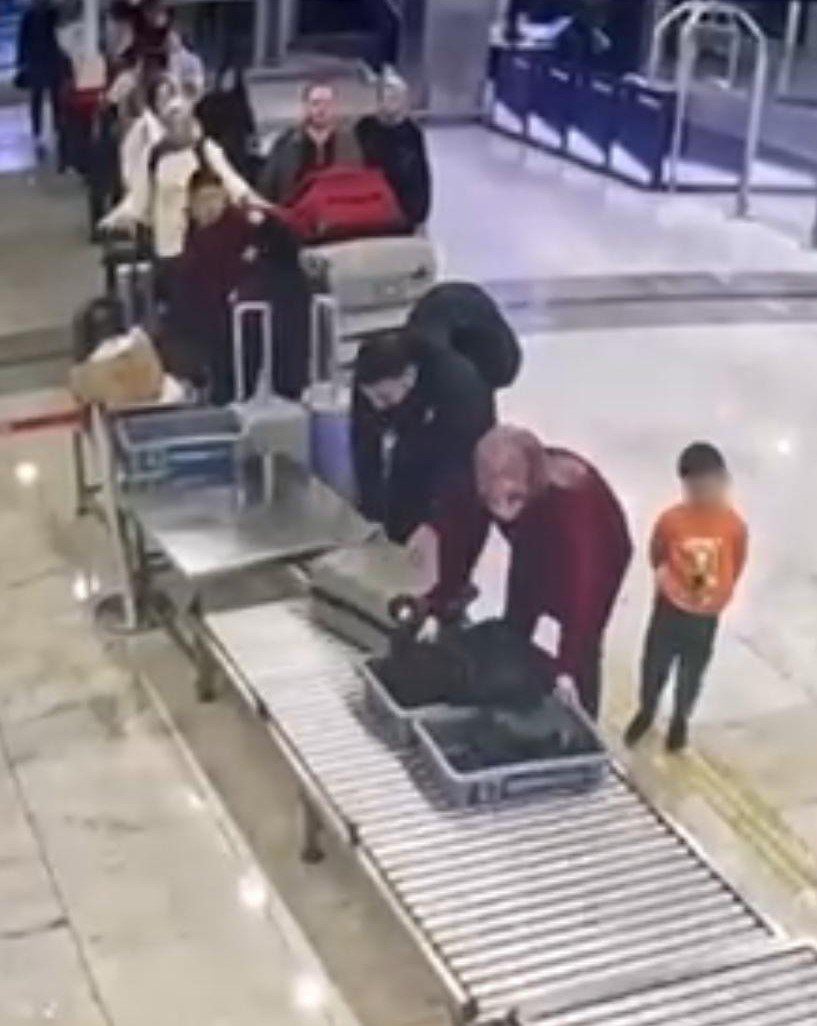 buyukcekmece adliyesindeki hirsizlik olayi firarisi erdal timurtas ve esinin yurt disina kacis goruntuleri ortaya z2IMarNn