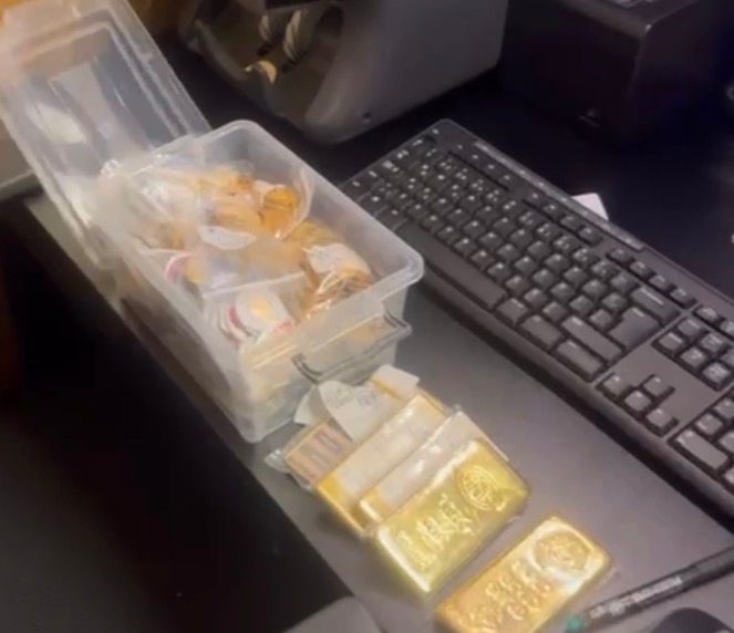 Büyükçekmece Adliyesi’nin adli emanet kasasından çalınan altınların fotoğrafı ortaya çıktı 4 buyukcekmece adliyesinin adli emanet kasasindan calinan altinlarin fotografi ortaya cikti 0