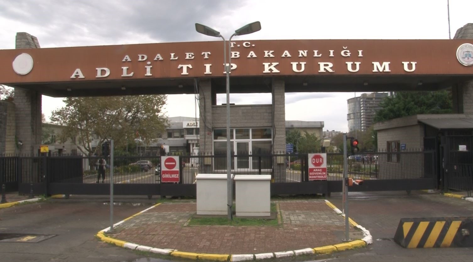 Büyükçekmece cinayetinde hayatını kaybedenlerin cenazeleri Adli Tıp Kurumundan alındı 5 buyukcekmece cinayetinde hayatini kaybedenlerin cenazeleri adli tip kurumundan alindi 1
