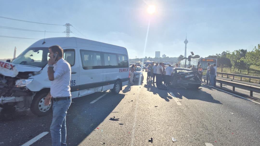 Büyükçekmece’de 2 aracın karıştığı kazada 1’i ağır 4 kişi yaralandı 4 buyukcekmecede 2 aracin karistigi kazada 1i agir 4 kisi yaralandi 0 mBb2B86h