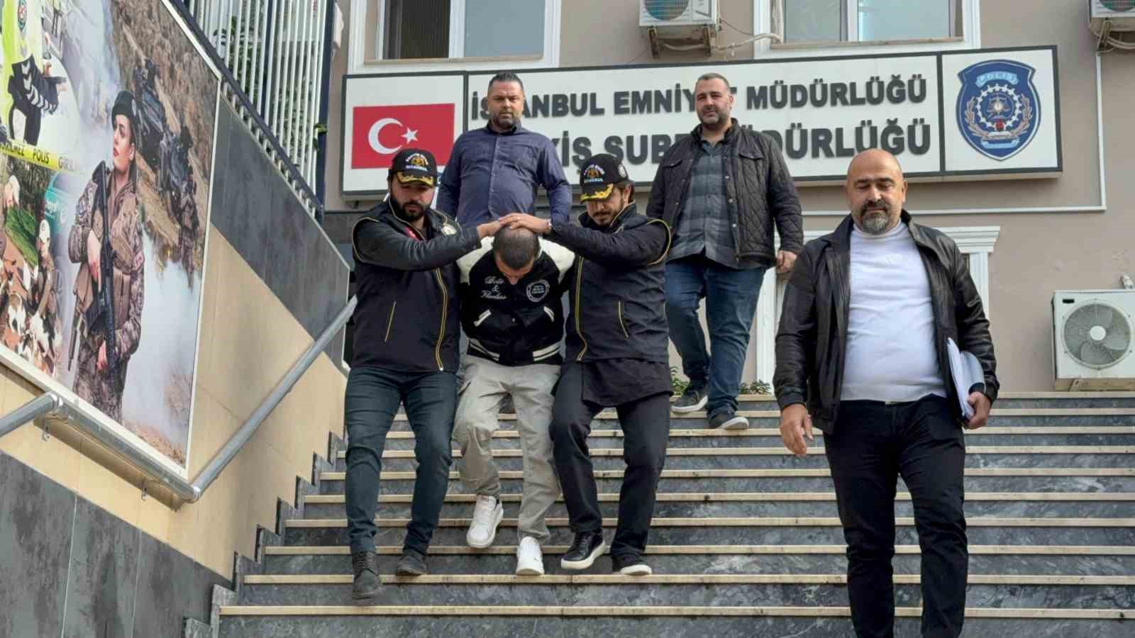 buyukcekmecede 3 kisinin olduruldugu kanli cinayetin detaylari ortaya cikti supheli adliyeye sevk edildi 0 7E1JrIVB