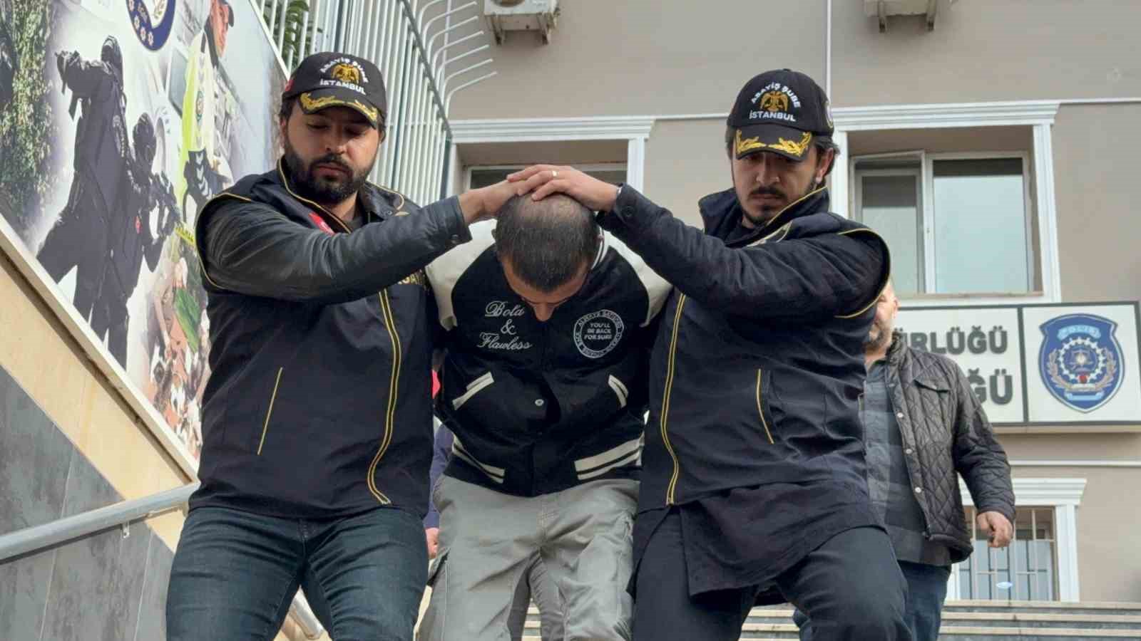 buyukcekmecede 3 kisinin olduruldugu kanli cinayetin detaylari ortaya cikti supheli adliyeye sevk edildi 1 YkKtknSs