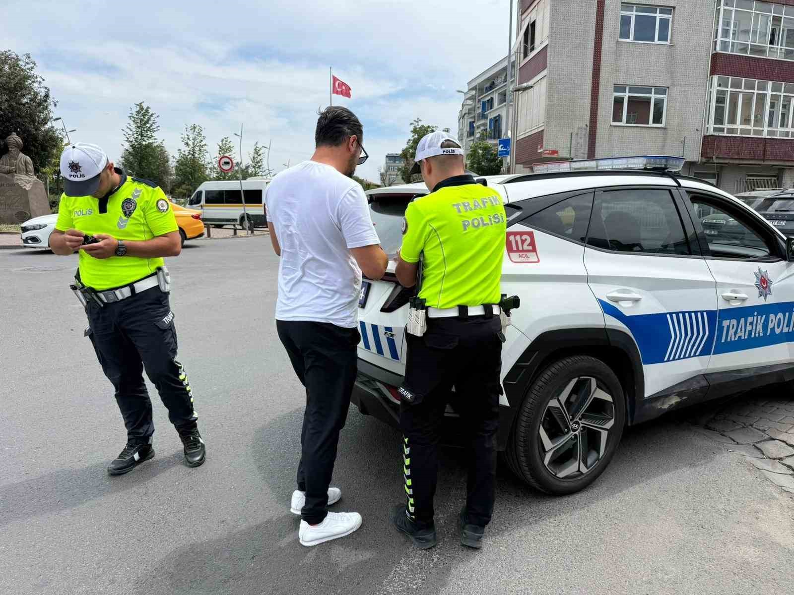 buyukcekmecede abart egzoz kullanan ehliyetsiz surucuye 266 bin lira ceza 1 5PbZHbZU