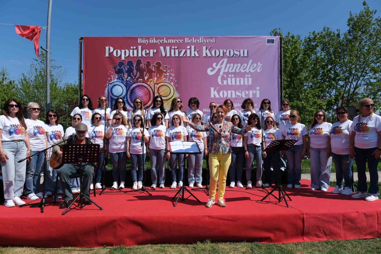 buyukcekmecede anneler gunu konseri renkli goruntulere sahne oldu 1 wPU33a8h