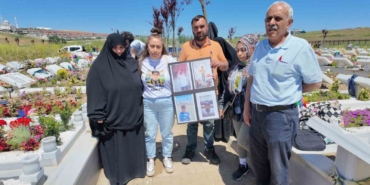 buyukcekmecede-bicaklanarak-oldurulen-16-yasindaki-abdulbaki-demirelin-kabrinde-huzunlu-bayram-IdLYCzEf.jpg