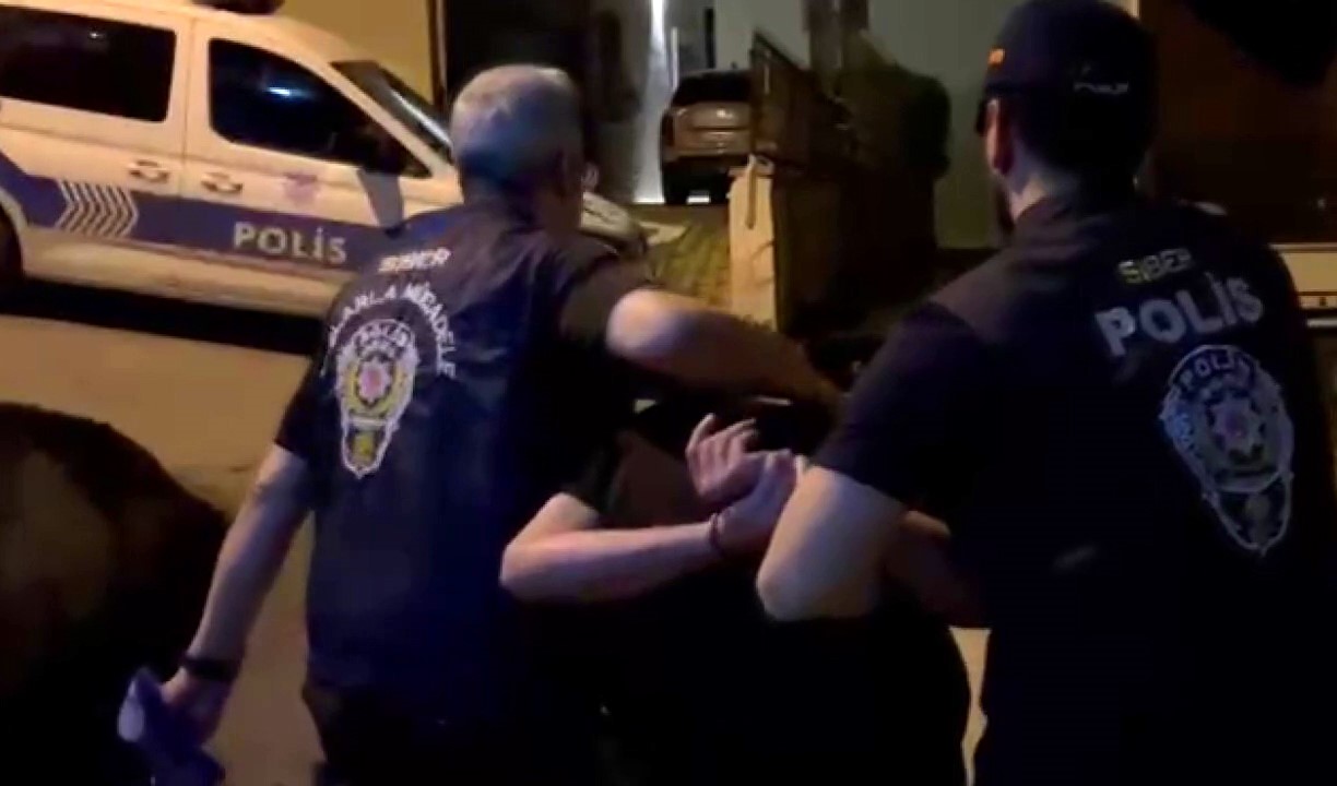 Büyükçekmece’de bıçaklı kavgada ölen 16 yaşındaki çocuğun ailesine tehdit mesajları atıldı 4 buyukcekmecede bicakli kavgada olen 16 yasindaki cocugun ailesine tehdit mesajlari atildi 0 J2vhasU1