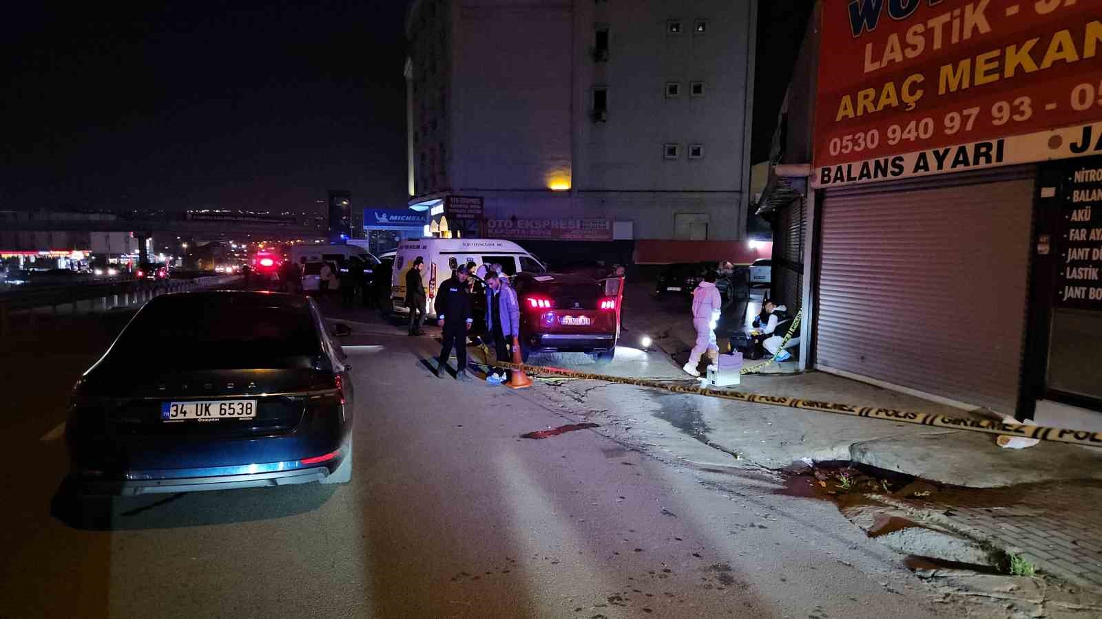 Büyükçekmece’de bir şahıs beraber seyahat ettiği arkadaşlarına ateş etti: 2 ölü, 1 ağır yaralı 7 buyukcekmecede bir sahis beraber seyahat ettigi arkadaslarina ates etti 2 olu 1 agir yarali BplBTJiz