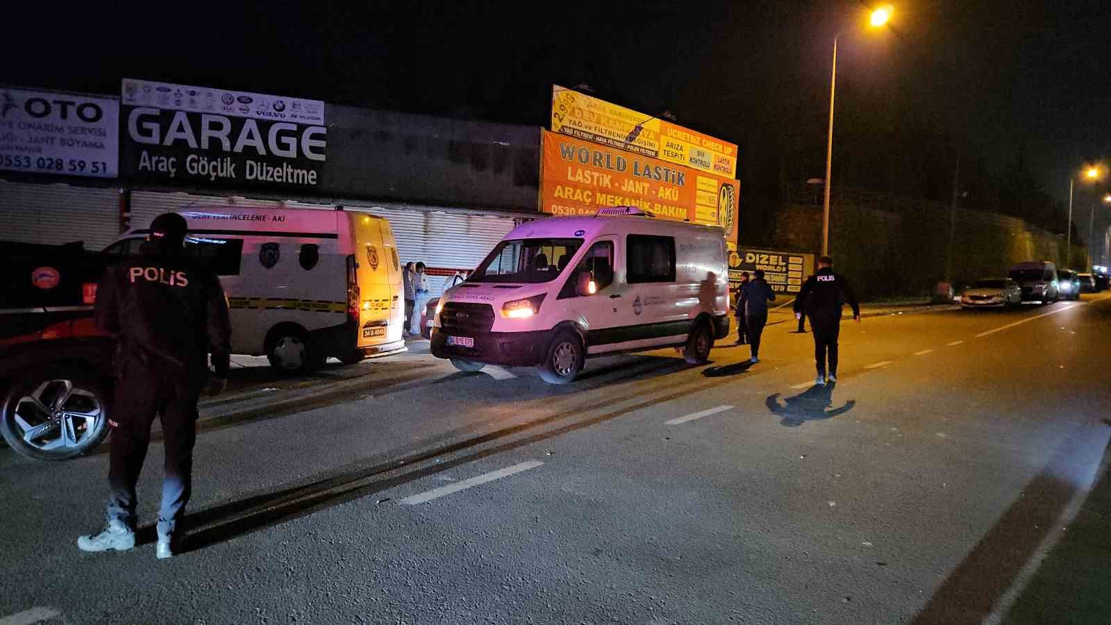 Büyükçekmece’de bir şahıs beraber seyahat ettiği arkadaşlarına ateş etti: 2 ölü, 1 ağır yaralı 6 buyukcekmecede bir sahis beraber seyahat ettigi arkadaslarina ates etti 2 olu 1 agir yarali NDYPHkJZ