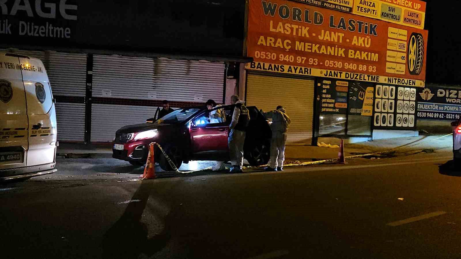 Büyükçekmece’de bir şahıs beraber seyahat ettiği arkadaşlarına ateş etti: 2 ölü, 1 ağır yaralı 5 buyukcekmecede bir sahis beraber seyahat ettigi arkadaslarina ates etti 2 olu 1 agir yarali