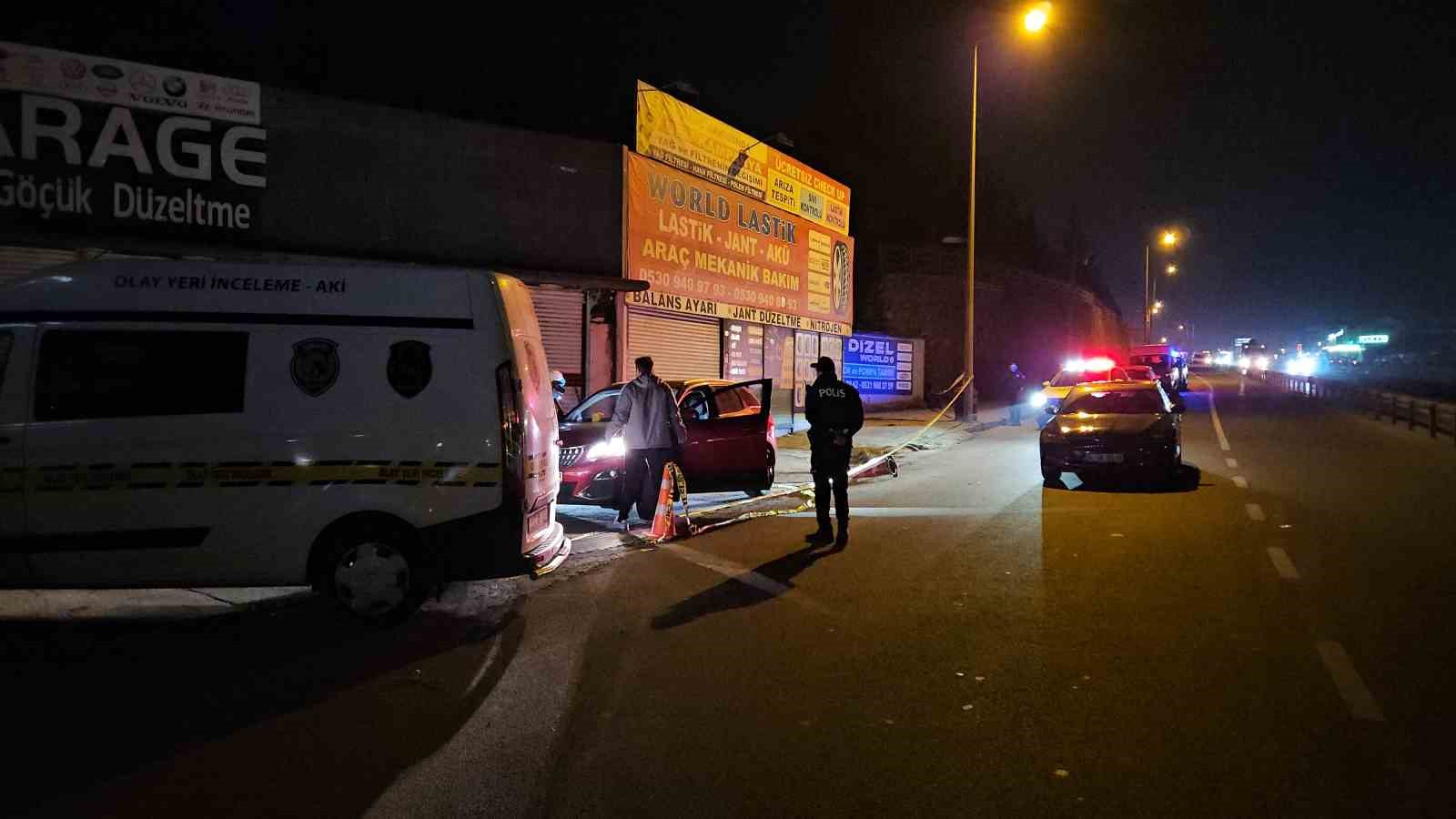 Büyükçekmece’de bir şahıs beraber seyahat ettiği arkadaşlarına ateş etti: 2 ölü, 1 ağır yaralı 9 buyukcekmecede bir sahis beraber seyahat ettigi arkadaslarina ates etti 2 olu 1 agir yarali fpO6Sc9e