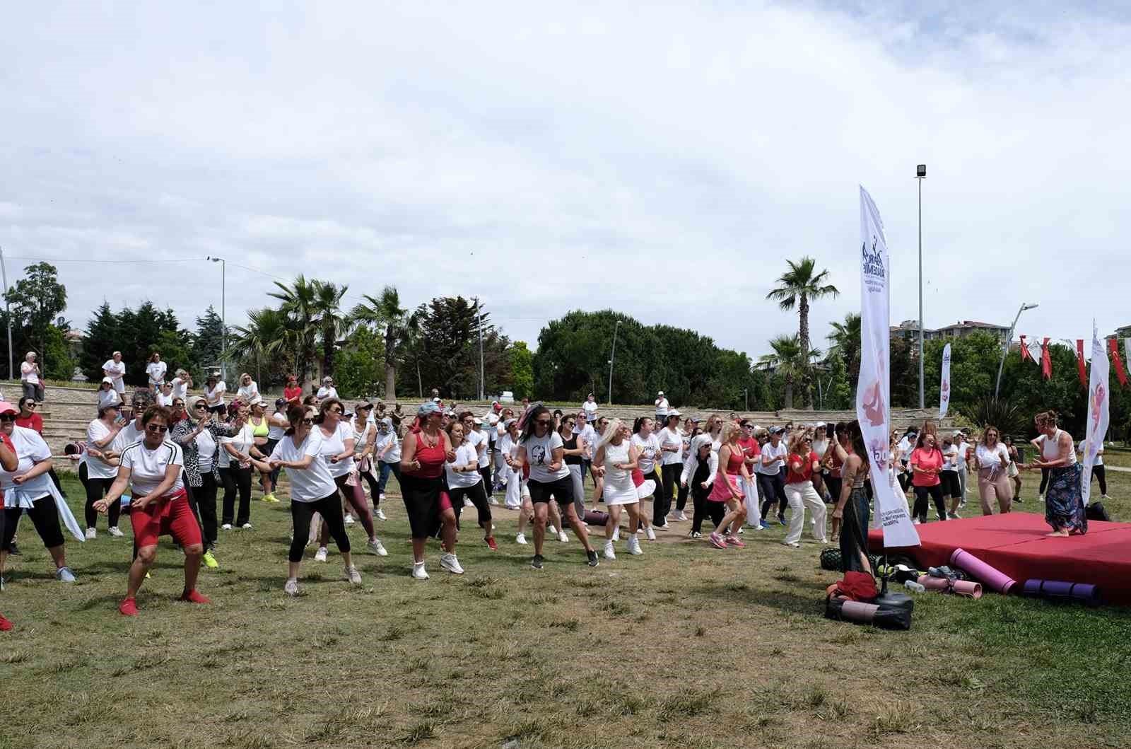 Büyükçekmece’de Dünya Yoga Günü’ne özel yüzlerce kadın yoga yaptı 8 buyukcekmecede dunya yoga gunune ozel yuzlerce kadin yoga yapti 4 Hnh8DBnL